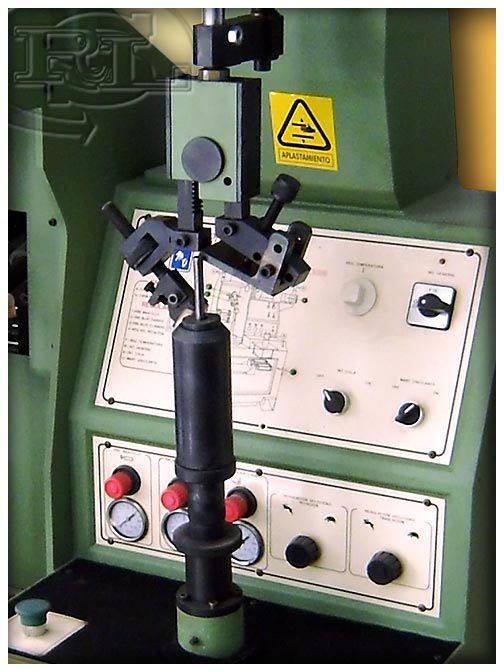 Máquina de Prefijar y Cerrar Pestañas Neumática 'iorce IP-300' 3